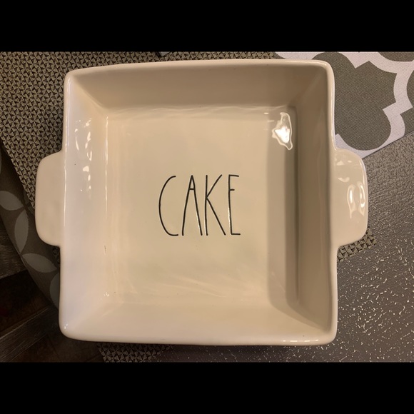 Rae Dunn “Cake” dish - Picture 1 of 3